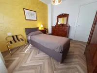 Locazione Glicine with 3 rooms for 4 guests with private parking and garden.