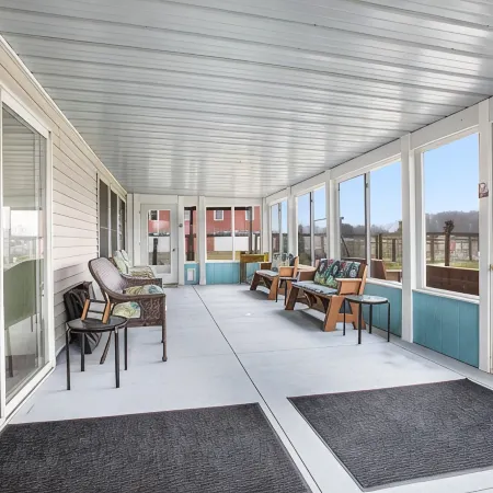 Barn Swallow – Spacious, Private First Floor in a Historic Dairy Barn