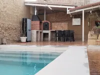 Rural house with PRIVATE swimming pool and barbecue - สระว่ายน้ำส่วนตัว