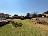 Luxury Rustenburg Villa | Pool, Braai & Fast Wi-Fi - Villas