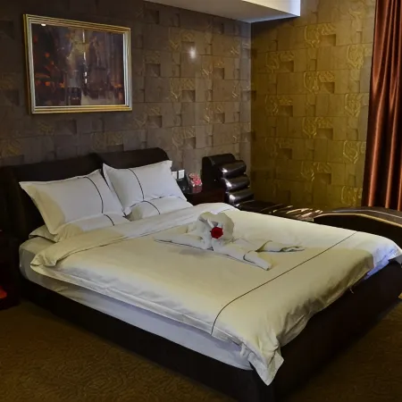 Tianyou Business Hotel (Hebi Qi Zhaoge Road)