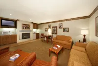 456 Embarcadero Inn & Suites - Inns