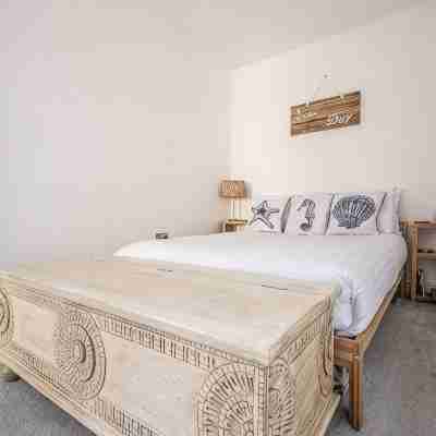 Beachfront retreat at Exmouth’s Blue Flag sands with open‑plan living and garden Rooms