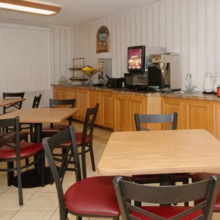 Econo Lodge Inn & Suites Riverside - Corona