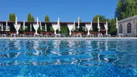 Garden Club - Hotel & Restaurant - Free Outdoor Pool & Parking - Pools