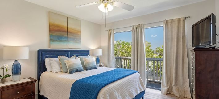 Lake Conroe Waterfront Updated 3Br Condo with Pools, Paddle Boards & Views Hotels in Conroe
