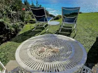 Sand Pebble 1 Bdrm Apt on Marley Beach w/ ocean views & steps to private beach Hoteles en Parroquia de Warwick