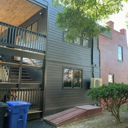 Petite+Perfect Modern Pad: parking+laundry+yard
