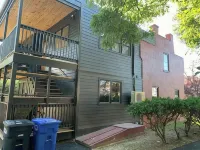 Petite+Perfect Modern Pad: parking+laundry+yard - 2-Star