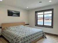Relax & Unwind at Sunset Lake Paradise 4Br Lakefront Retreat with Fire Pit, WiFi