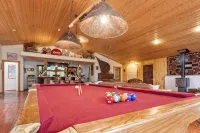 Private Ranch for Weddings, Retreats, Reunions. Sleeps 30 in Two Lodging Units,
