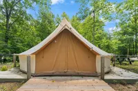 RRG Luxury Glamping Tent– Cozy Winter Retreat with Fire Pit & Hot-tub