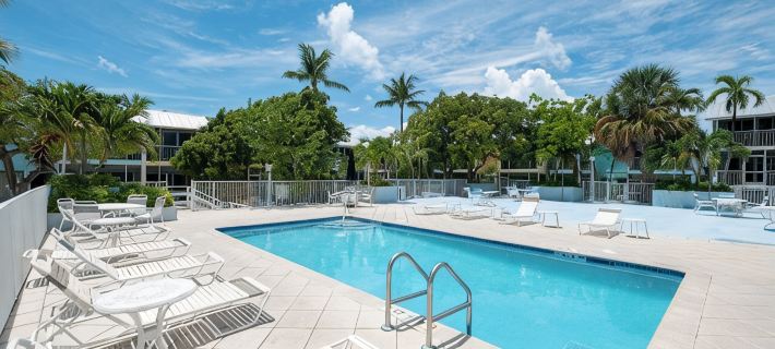 Tropical 2BR/2BA Getaway in Gorgeous Key Largo, Pool, Kayak, Lagoon, Marina, Hotels in Key Largo