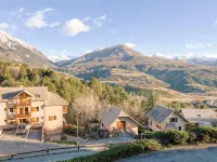 Mountain-view apartment sleeps 6 Hotels in Embrun