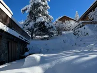 APARTEMENT TERRACE SOUTH FACING ON THE SLOPES Sunday to Sunday 鄰近阿爾緹港的酒店