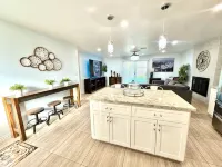 Chandelier Retreat 3Br/2BA/ King Bed /85”75”32” TVs/ Near Hard Rock Casino - Bintang 4