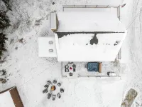 White Cap Cabin, Dog Friendly Chalet Including a Game Room, Hot Tub, Fireplace