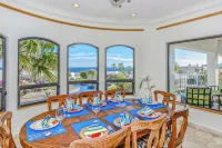 Casa Sunny Days - home in Private Gated Community w/Private Pool, Hot Tub, A/C