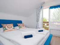 Cosy holiday home with pool/BBQ/ACCasa Montana - CAPRI Apartment with lake view - 2-Sterne