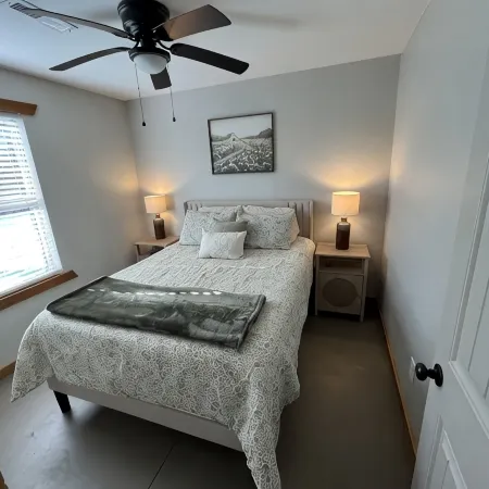 Charming 2-bedroom cabin with WiFi in brilliant Winston-Salem