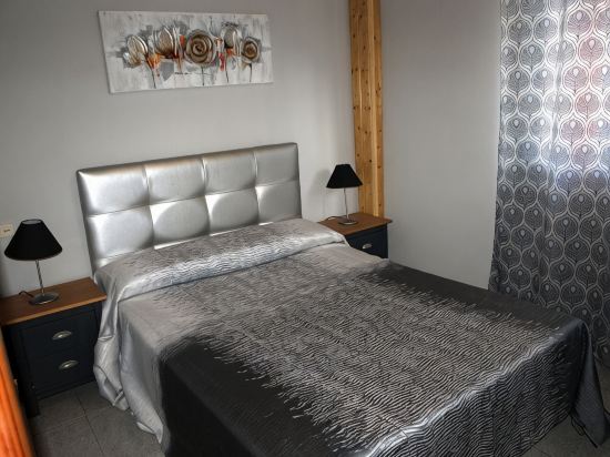 Bueu: apartment/ flat - 3 rooms - 2/4 personsHouse with garden