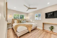 Pool, hot tub, putting green, pickleball, tiki bar, fire pit - Wifi