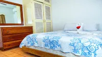 Casa Magdaluz, Recently Renovated Beach House with Great View!! - Homestays
