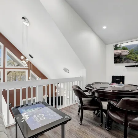 New Modern Luxe Lakeview Retreat: Lake Access, HotTub, Game Room, Firepits, Pets