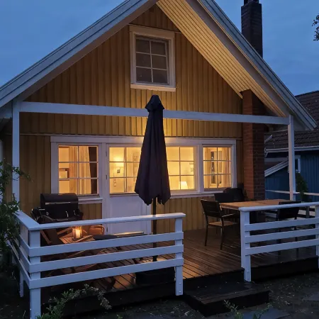 Swedish house by the lake in the Müritz National Park Отели в г. Узерин