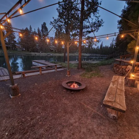 Riverfront Cabin - Sunriver/Mt.Bachelor, HotTub, Pet Friendly!