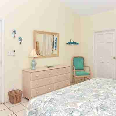 Buttercup Family Cottage beautiful beach, great snorkeling spot across the road Rooms
