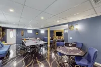 5 BR Luxury Escape with Hot Tub, Home Theater, Arcade, Min from Lake & Slopes - Boutique