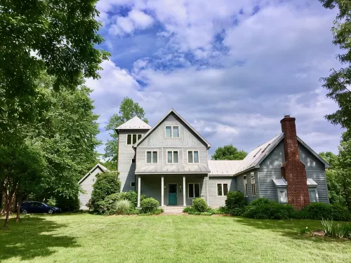 Spacious Modern farmhouse near CHO airport, weddings, wineries, national park!