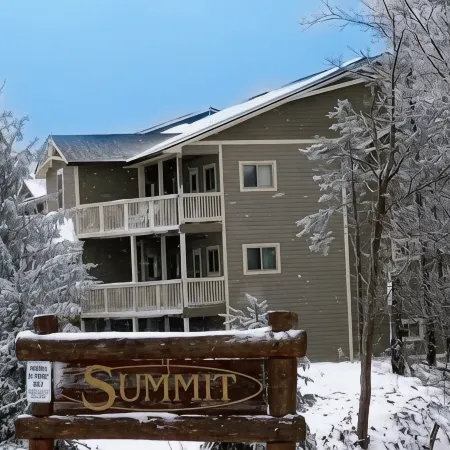 Across from Central Village/Slopes! AC 3BR MIDWEEK SPECIALS!!!  WIFI Отели в г. Эдрей