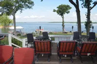 GRAND PANORAMIC RETREAT, 6 BR, 3 BA, 300' Lakefront, Hot Tub, Dock & Launch! NEW