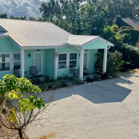 Beautiful Lakeview 1 bedroom/1 bath unit
