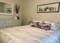 Premier 2 br/3ba Lakefront condo Sleeps 4  Also has Lakeview from Master Bedroom - piscina