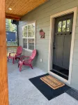 Elkhorn Cabin- In the heart of downtown Packwood, WA. Sleeps 10 - 3-Star