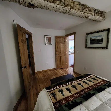 Birch Suite at Colden Lodge A Cozy Private 1Br Suite With Hot Tub on Lake Flower