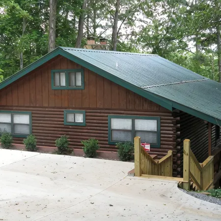 CABIN FEVER ON LAKE NOTTLEY WITH DOCK