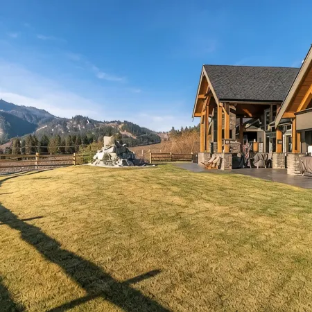 Leavenworth Chalet - 5 min to downtown ~ Amazing views of the Cascades!