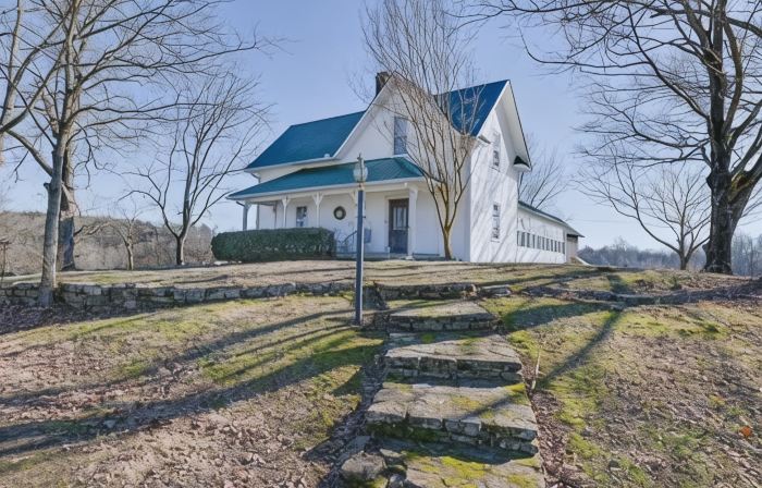Bluff Springs Farmhouse