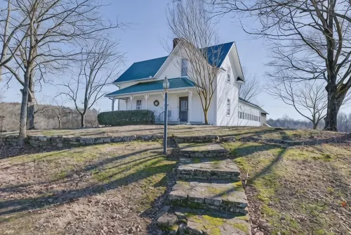 Bluff Springs Farmhouse - 3-Star