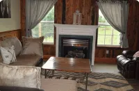 Charming and private 3-bedroom cottage in Danbury with WiFi, fitness room, AC
