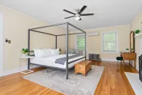 8 Bedroom MANSION Biltmore Lake with Hot Tub. - Wifi