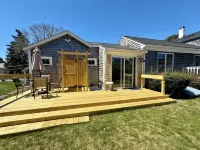Dennisport! Walk to 3 Public Beaches! Charming 4-bedroom 3 bath House with AC - 4 stjerner