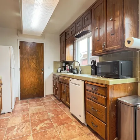Family Fun with Game Room & King Bed near Monterey Aquarium, Laguna Seca