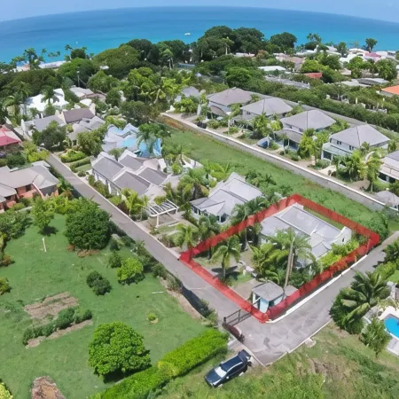 Beautiful West Coast villa, shared pool, Inc Fairmont Beachclub access for four.