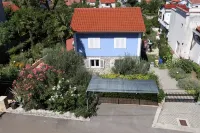 Apartment Njivice for 2 persons, 3 star "Lilis" apartment - Homestays