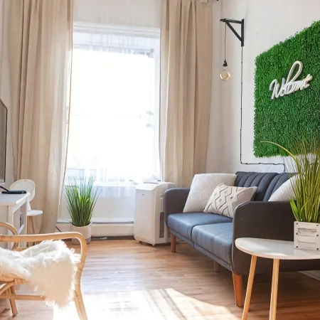 Beautiful Apt ONE STOP from Manhattan